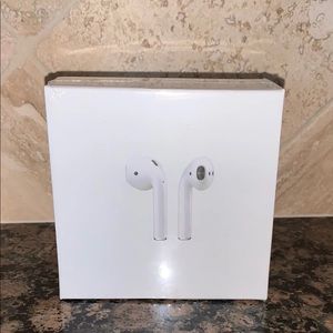 Apple AirPods 2nd with wireless Charging Case
